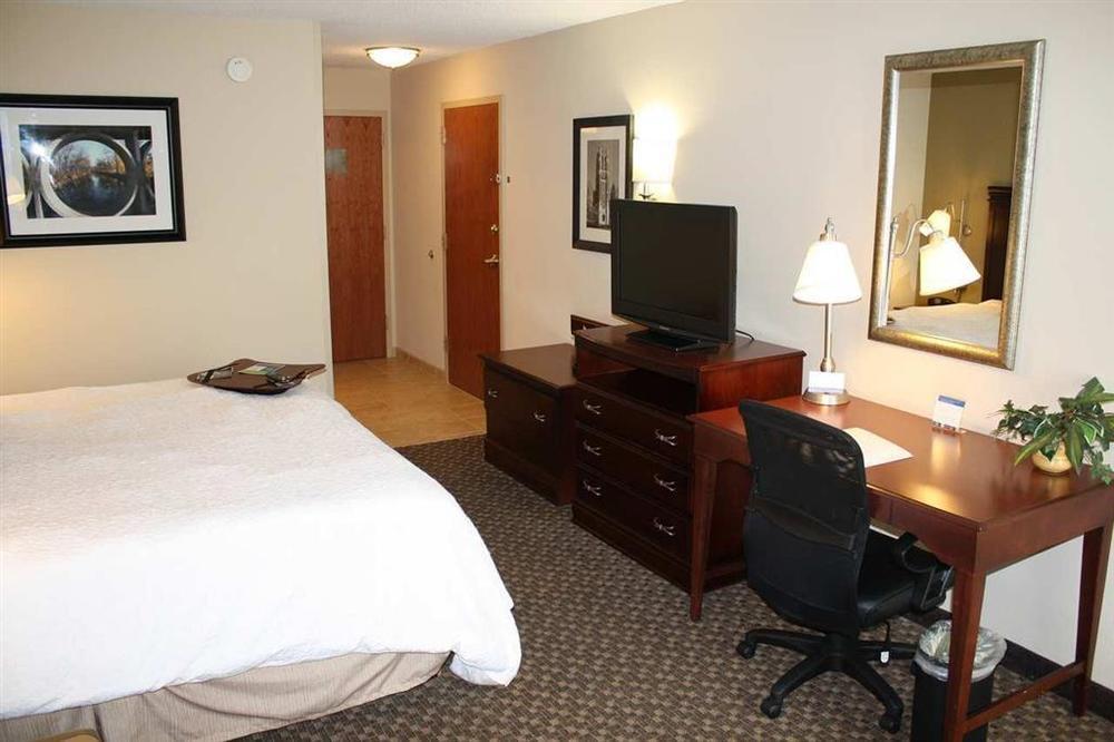 Hampton Inn East Lansing Room photo